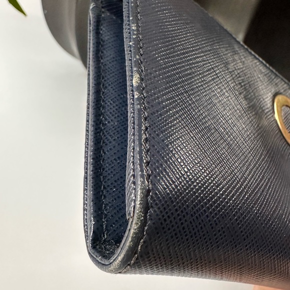 ❌SOLD❌EUC Salvatore Ferragamo Zip Wallet - Picture 10 of 12